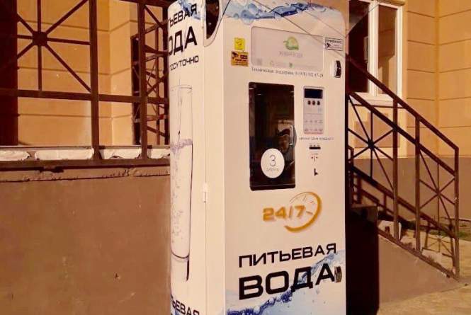 Фото аппарата для продажи воды Живая вода на улице